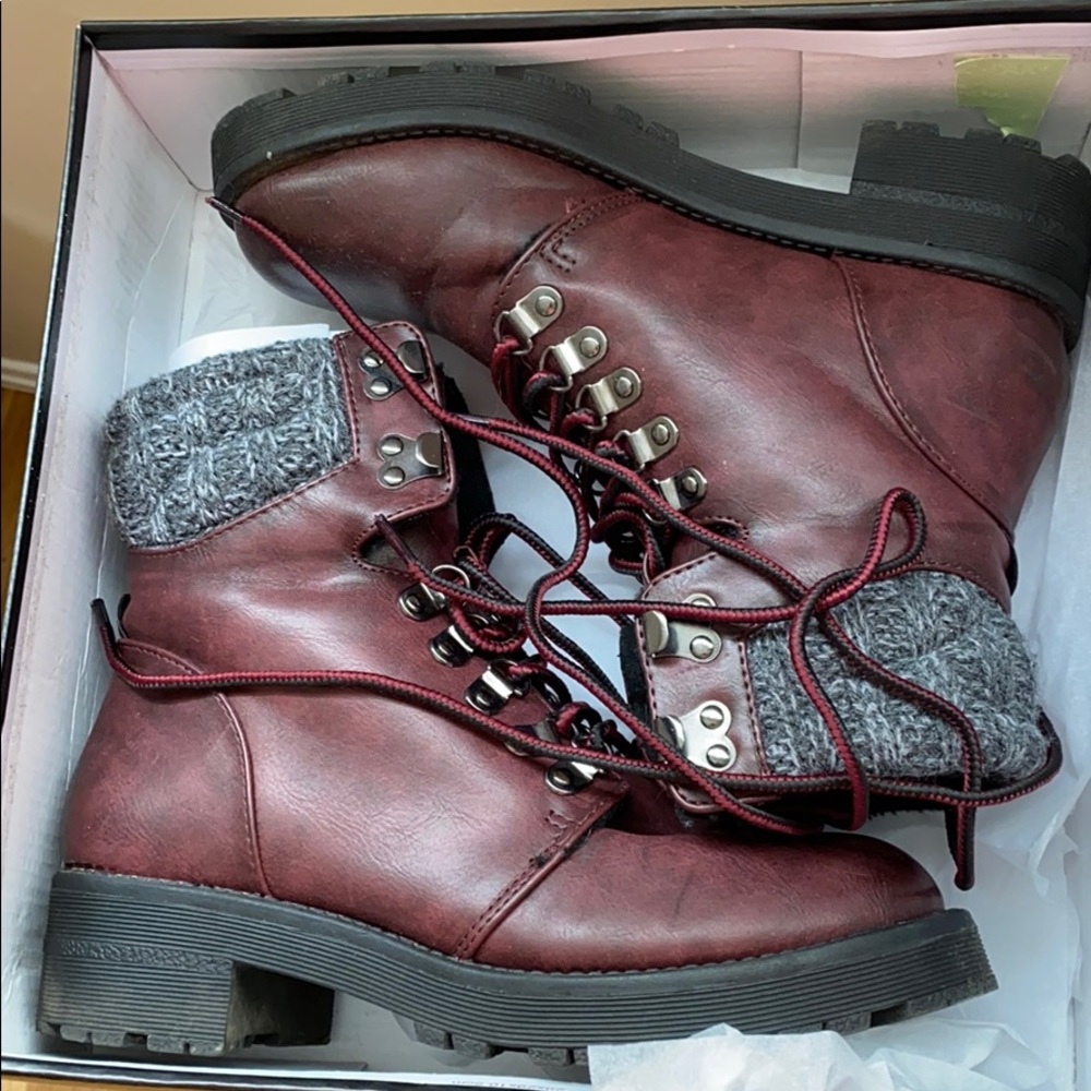 Wine/deep plum winter boots 🥾 size 6.5